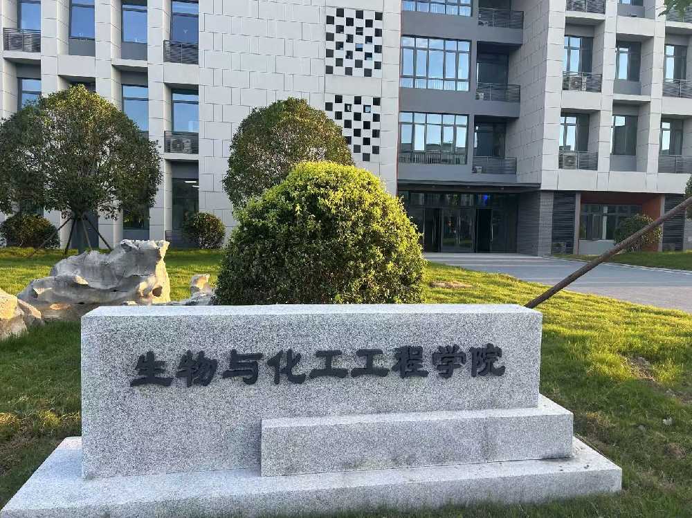 柏乡县扬州职业大学体育场高杆灯项目
